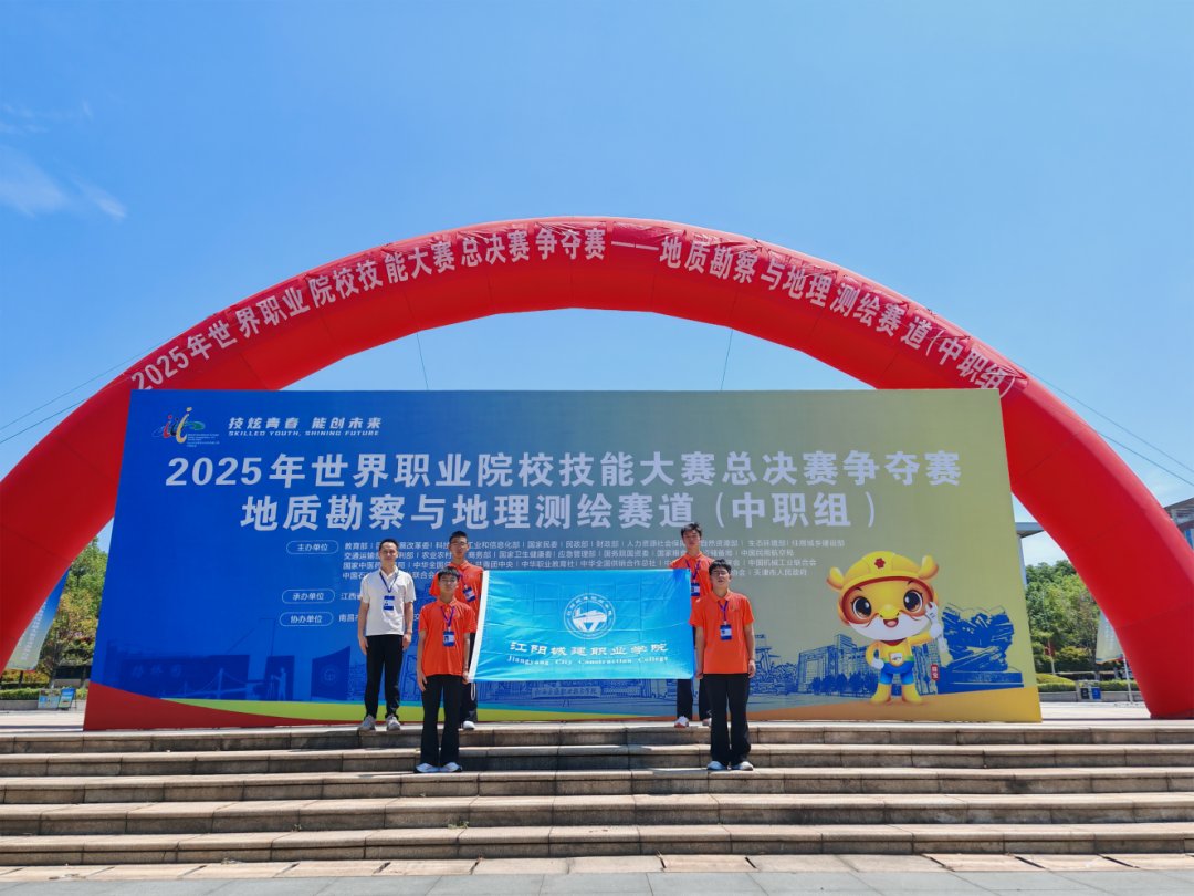 我校副校长吴炎龙